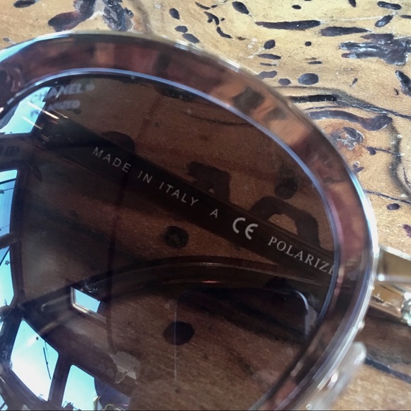 Chanel Polarized gold detailed sunglasses - Picture 6 of 7